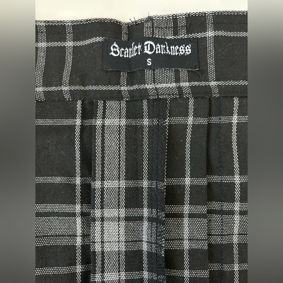 NWOT TRADITIONAL TARTAN KILT BLACK/GRAY. BELT LOOPS, SNAPS ON BOTH SIDES. - Picture 9 of 12